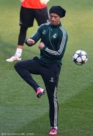 巴塞罗那理发师：欧洲杯期间，费尔明专门打电话让我给他理发