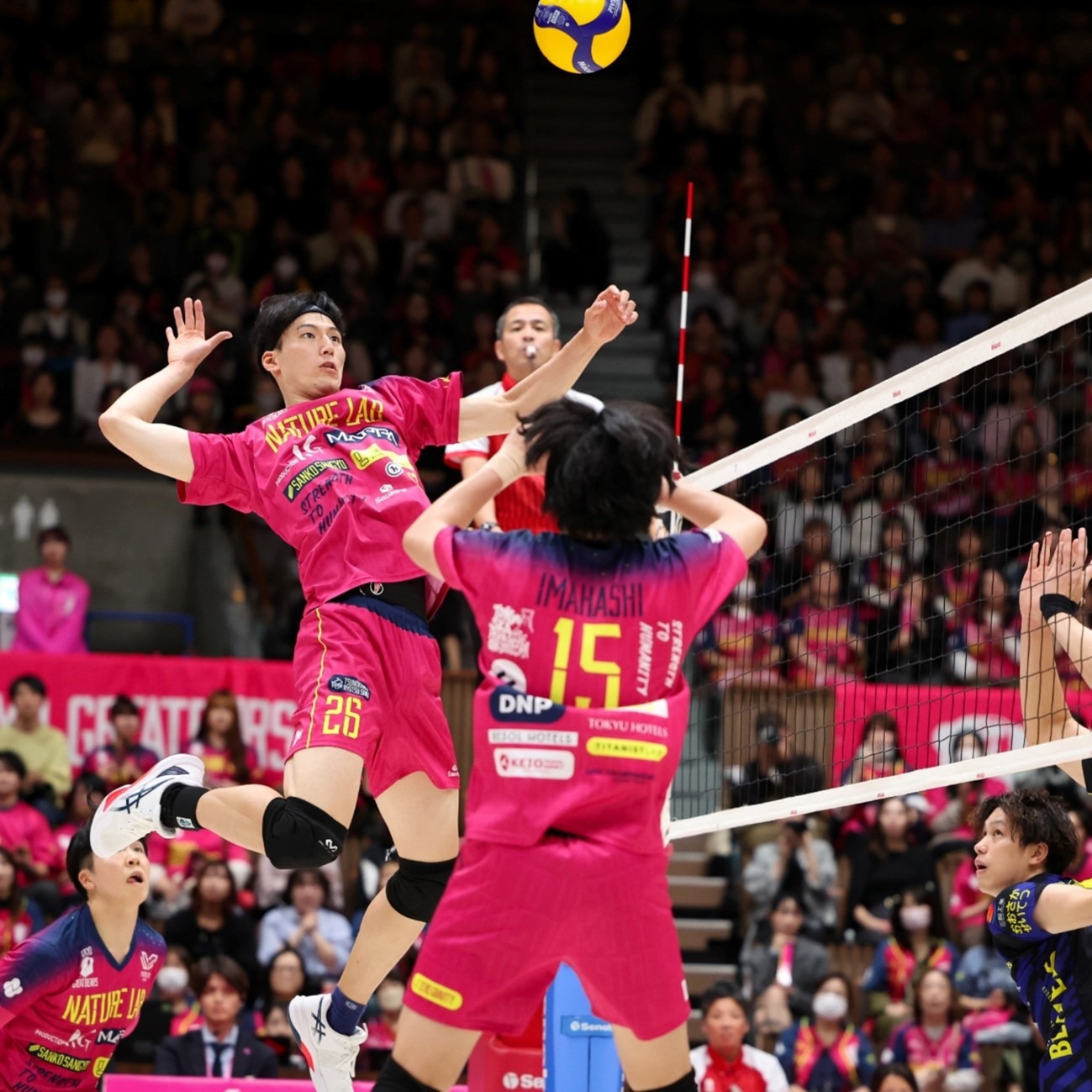 体育比赛实时资讯更新 各大联赛最新赛况持续关注